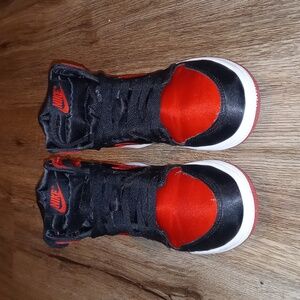 Air Jordan 1 High OG Satin Bred Size 2Y